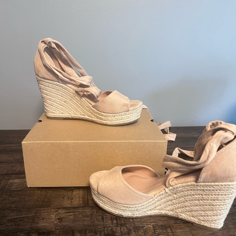 Woman’s Platform lace up wedge size 8